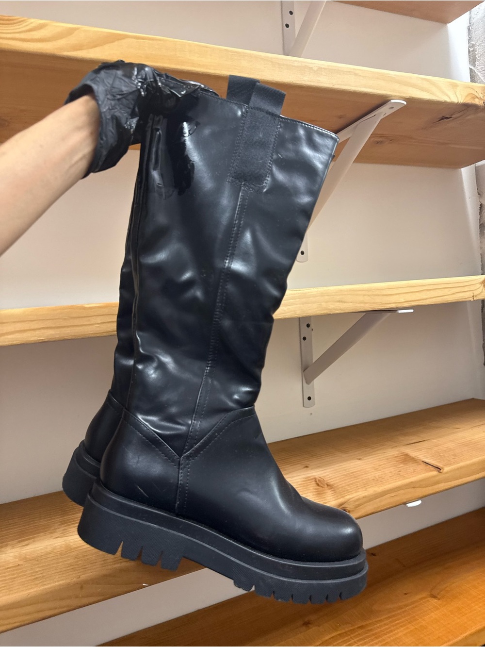 Black Women's Mid-Calf Platform Boots - Sleek Chunky Sole